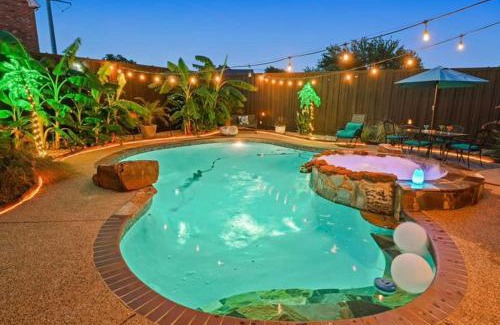 Plano House | Urban Oasis in Plano 5BD & Heated Pool
