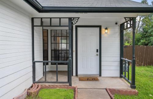North Star House | Urban Pad - 6 min to The Domain, 8 min Q2