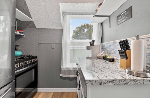 Nokomis Apartment | Urban Retreat 1BD + Sleeper Sofa Sleeps 4 Close to Airport & Downtown