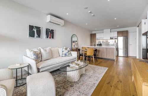 Onehunga Apartment | Urban Retreat 2 Bd Apt WiFi AC Parking