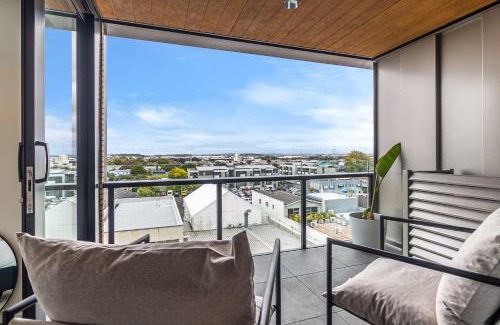 Onehunga Apartment | Urban Retreat 2 Bd Apt WiFi AC Parking