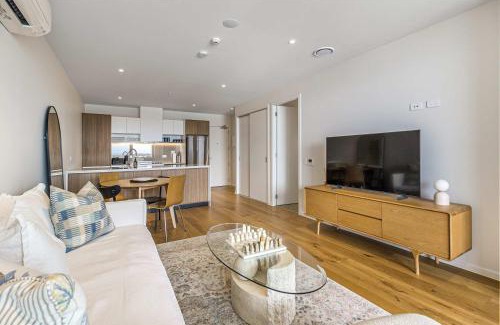Onehunga Apartment | Urban Retreat 2 Bd Apt WiFi AC Parking