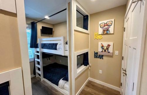 Bryson City House | Urban Retreat Downtown Gem Walk Everywhere Train View Mountain View Near National Park Entrance