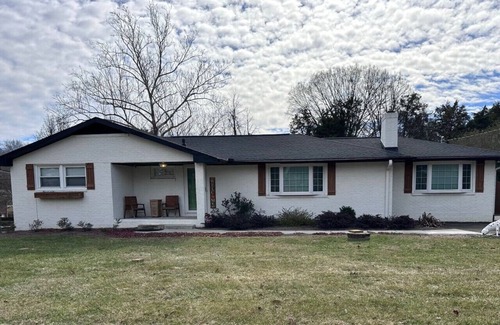 Winston - Salem House | Urban Retreat near Wake Forest & Downtown WS