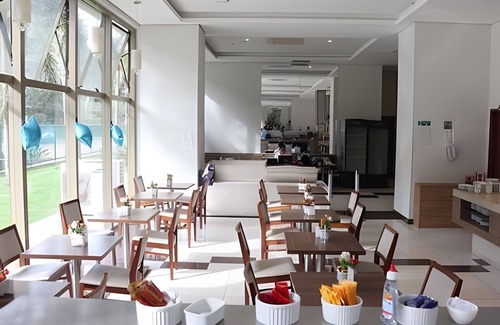 Vargem Pequena Apartment | "Urban Retreat with Mountain View and Balcony"