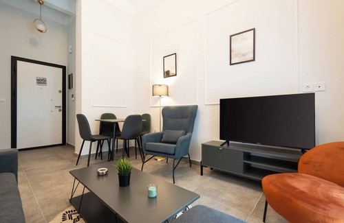 Agios Panteleimonas Apartment | Urban Tranquility Escape