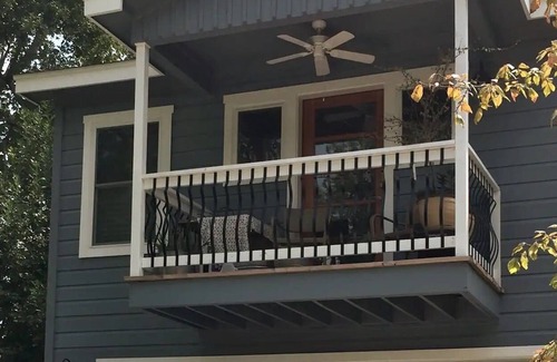 North Loop Apartment | Urban Tree House - University of Texas Area & 5 minutes from Downtown.
