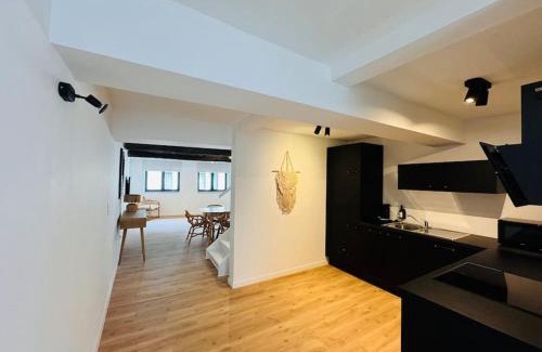 Saint-Laurent Apartment | Urbanchic Appartement Evasion 3D