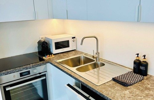 Rogier Apartment | UrbanStay Suites - New and modern Emile Jacqmain Downtown Suite