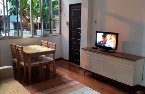 Urca Apartment | URCA, Ap. 2 qtos. at the feet of Sugar Loaf. 200m from the sea of Guanabara Bay.