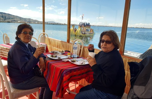 Puno Boat Rental | UROS AMARU MARKA FLOATING EXPERIENCE family room