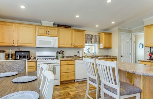 Deal Island House | 1 Mi to Boat Ramp: Peaceful Deal Island Home!