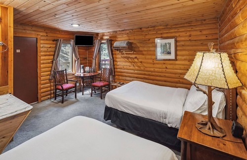 Denali Cabin | Standard Double Caribou Cabin