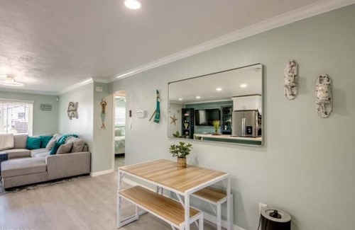 Burnt Store House | Entire home in Matlacha Isles-Matlacha, Floridan4 guests 2 bedrooms 3 beds