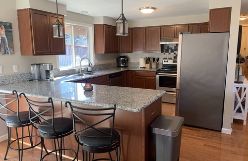 Thurston House | US OLYMPIC TRIALS n8 Miles from Hayward Field /UO/n
