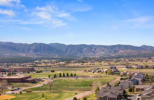 Monument House | USAFA 5mi I Modern I Arcade I Quiet Area