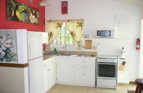 Isla de Utila Apartment | Utila's The Gardens ~ Top Floor Upscale Apartments