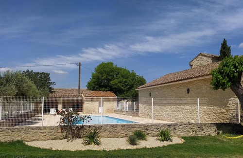 Uzes Apartment | Uzès : L'Olivier apartment in a farmhouse 10 minutes' walk from the town center
