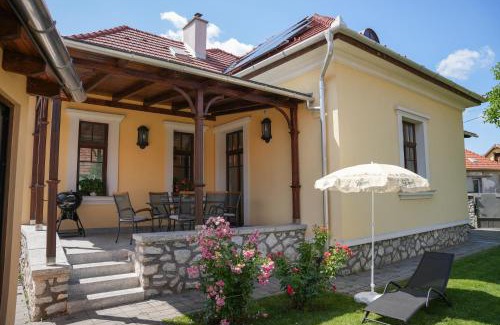 Diosgyor Villa | Várkert Deluxe Apartmanház