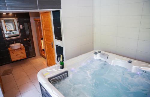 Diosgyor Villa | Várkert Deluxe Apartmanház