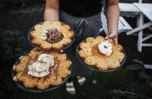 Dannas Bed & Breakfast | Våffelcafé Bed & Breakfast