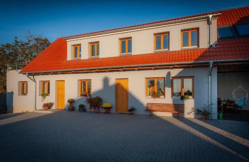 Znojmo Apartment | Včelařství pod svatým Floriánem