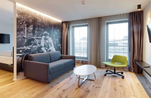 Boeblingen Hotel | V8 Hotel Motorworld Region Stuttgart, BW Premier Collection