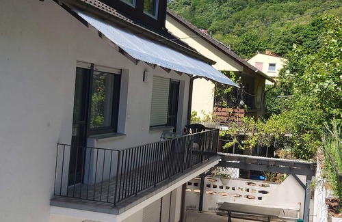 Neustadt-Stadtmitte Apartment | Vacation apartment with castle view in a quiet residential area