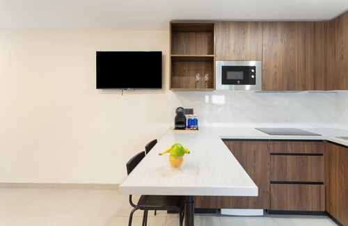 Las Palmas de Gran Canaria Apartment | Vacation Apartment 'Apartamento Entreplanta' with Shared Terrace, Wi-Fi and Air Conditioning