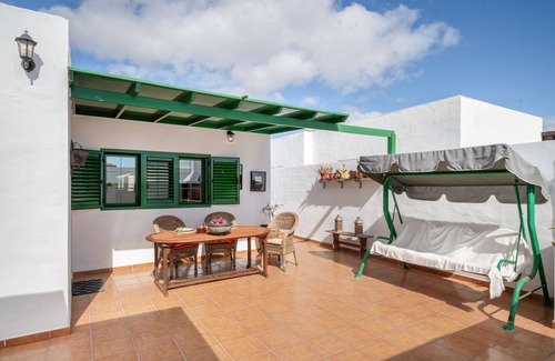 Los Cocoteros House | Vacation Home 'La Casa De Maika' with Private Terrace, Private Garden and Wi-Fi