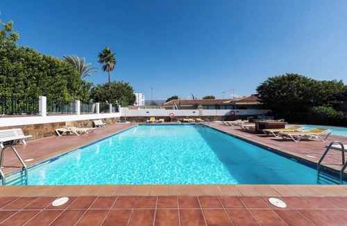 Playa del Ingles House | Vacation Home 'Bungalow Ubicación Ideal' with Shared Pool, Shared Terrace and Wi-Fi