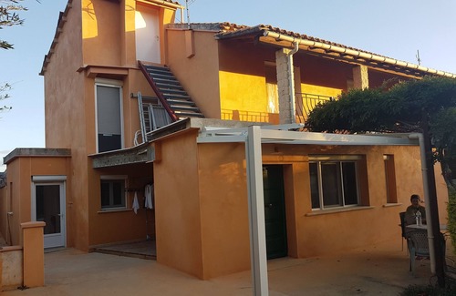 Saint-Laurent-des-Arbres House | Vacation home 20 minutes from Avignon to the east and 20 minutes from the Pont du Gard to the west