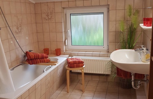 Stinteck House | Vacation home with garden in a quiet location.