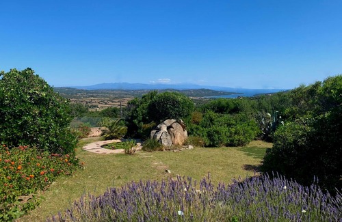 San Pasquale House | Vacation home Villa Felice, San Pasquale, North Sardinia Holiday villa with sea view and garden.