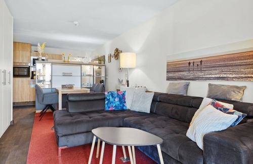 Wremen Apartment | Vacation apartment near the beach with sauna and great, large balcony with XXL beach chair