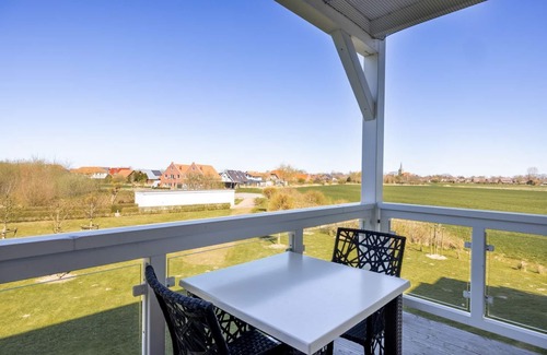 Wremen Apartment | Vacation apartment near the beach with sauna and great, large balcony with XXL beach chair