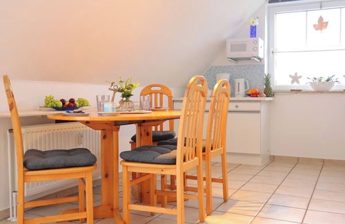 Neufeld Apartment | Vacation apartment "Nordseebrise" just a few minutes' walk from the dyke!