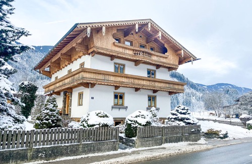 Zillertal Apartment | Vacation apartment 5 min to the ski area in Aschau im Zillertal 2nd floor