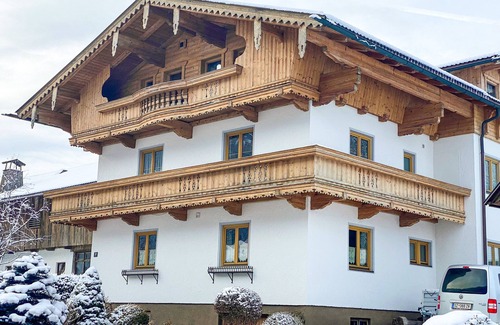Zillertal Apartment | Vacation apartment 5 min to the ski area in Aschau im Zillertal 2nd floor