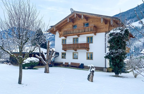 Zillertal Apartment | Vacation apartment 5 min to the ski area in Aschau im Zillertal 2nd floor