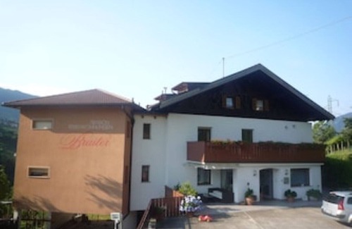Rifiano Apartment | Vacation apartment for 2-4 people with southwest-facing loggia and organic natural bathing pond
