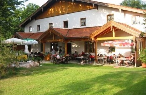 Staudach-Egerndach Apartment | Vacation apartment with beer garden view, shower, WC and balcony