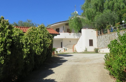 Joppolo Apartment | Vacation apartment close to the beach with a stunning view of the sea