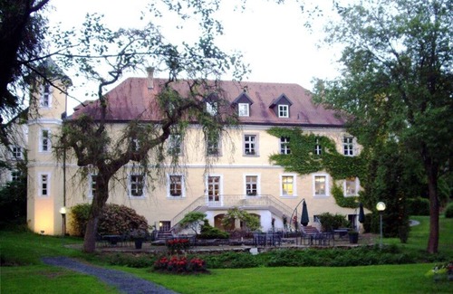 Neualbenreuth Apartment | Vacation apartment located directly on the golf course