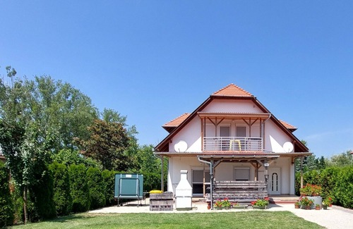 Balatonmariafurdo Apartment | Vacation apartment with pool, WLAN, playground directly on the lake