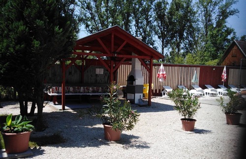 Balatonmariafurdo Villa | Vacation apartment with pool, WLAN, terrace for 2 people directly on the lake