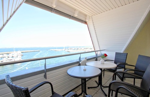Wiek Apartment | Vacation apartment near the harbor with balcony and sea view - Hafenhäuser Wiek 05