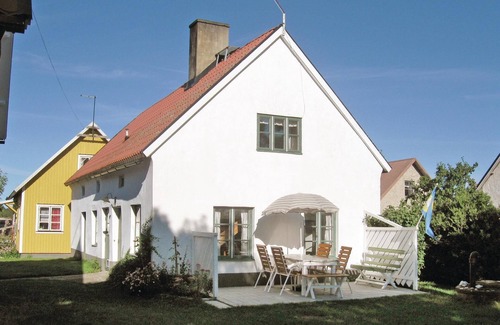 Katthammarsvik House | Vacation apartment in a wing on an old farm in Gammelgarn, in beautiful Sysne Udd.