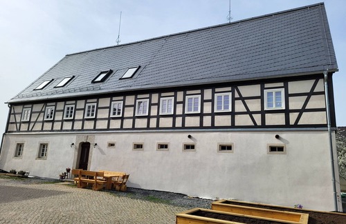 Bischofswerda Apartment | Vacation apartment in a renovated monument (max. 3 persons)