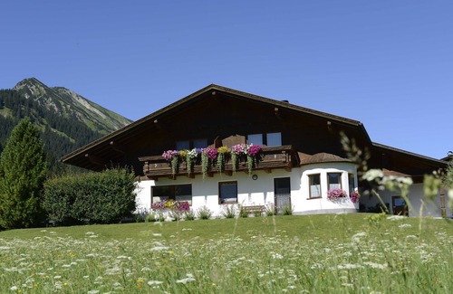 Tannheim Apartment | Vacation apartment 1 - House Zobl Irene
